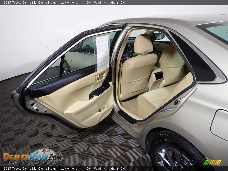 2015 Toyota Camry LE Creme Brulee Mica / Almond Photo #34
