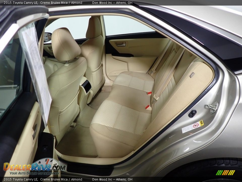 2015 Toyota Camry LE Creme Brulee Mica / Almond Photo #35