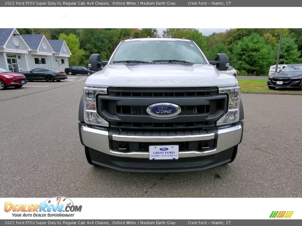 2022 Ford F550 Super Duty XL Regular Cab 4x4 Chassis Oxford White / Medium Earth Gray Photo #2