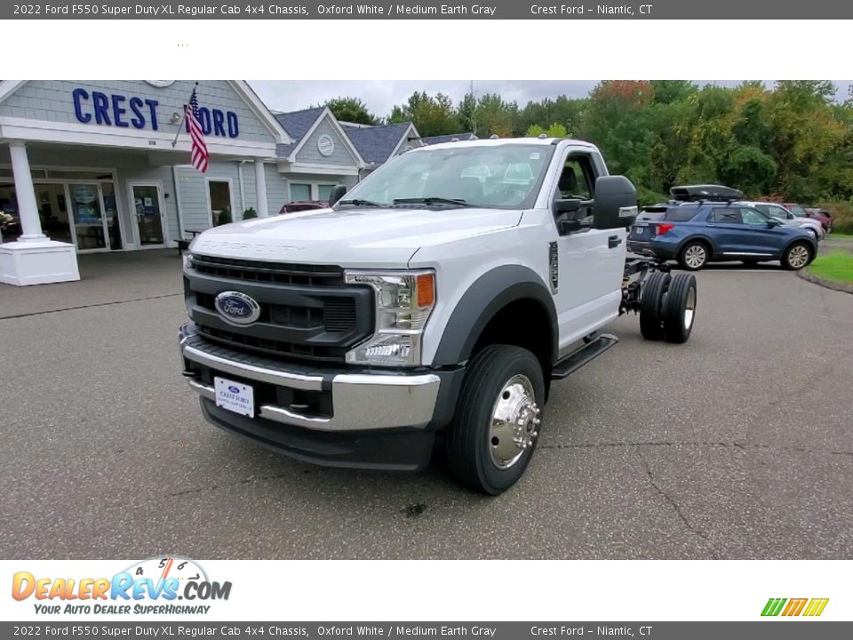 2022 Ford F550 Super Duty XL Regular Cab 4x4 Chassis Oxford White / Medium Earth Gray Photo #3