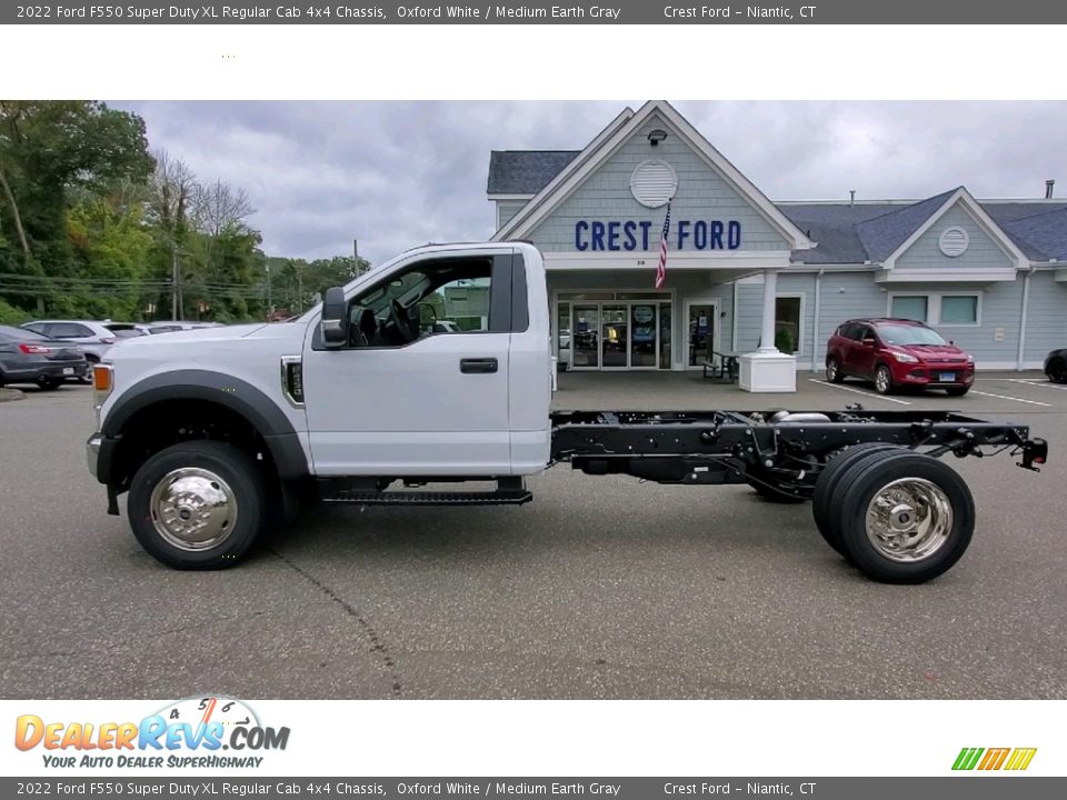 2022 Ford F550 Super Duty XL Regular Cab 4x4 Chassis Oxford White / Medium Earth Gray Photo #4