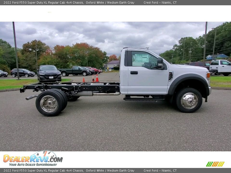 2022 Ford F550 Super Duty XL Regular Cab 4x4 Chassis Oxford White / Medium Earth Gray Photo #8