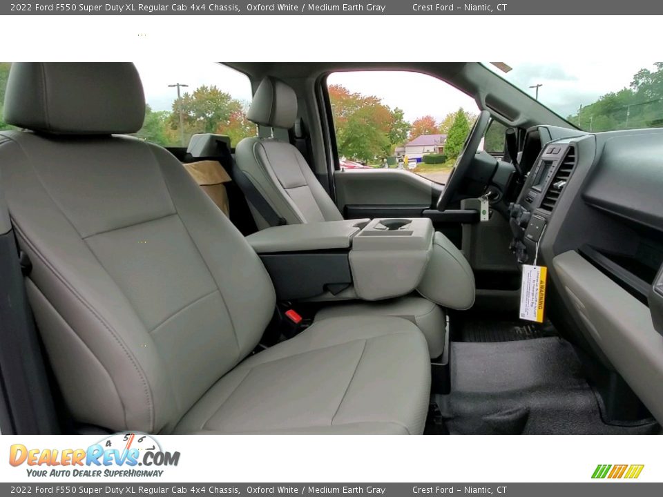 2022 Ford F550 Super Duty XL Regular Cab 4x4 Chassis Oxford White / Medium Earth Gray Photo #19
