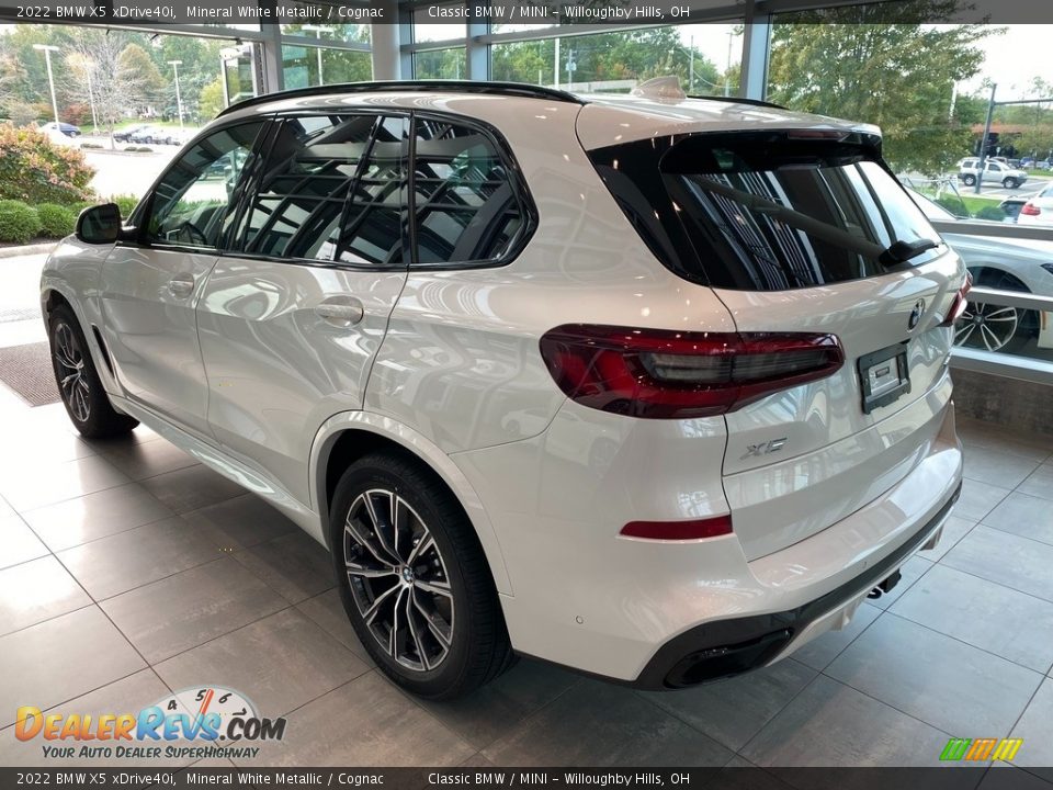 2022 BMW X5 xDrive40i Mineral White Metallic / Cognac Photo #2