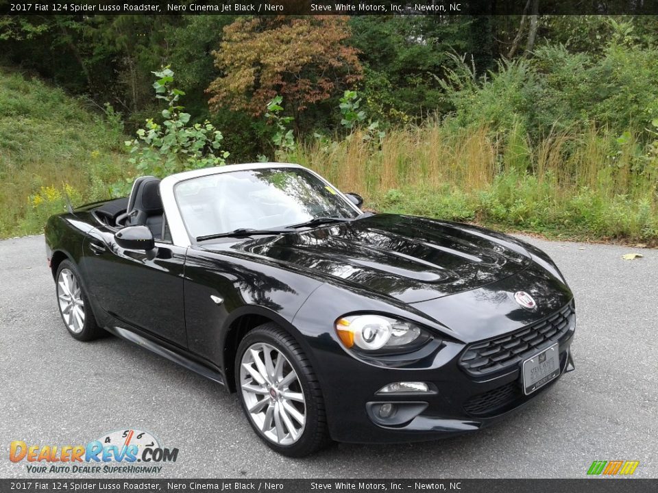 Front 3/4 View of 2017 Fiat 124 Spider Lusso Roadster Photo #4