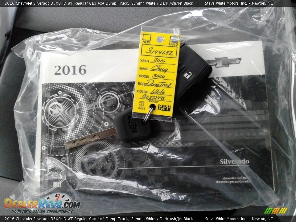 Books/Manuals of 2016 Chevrolet Silverado 3500HD WT Regular Cab 4x4 Dump Truck Photo #25