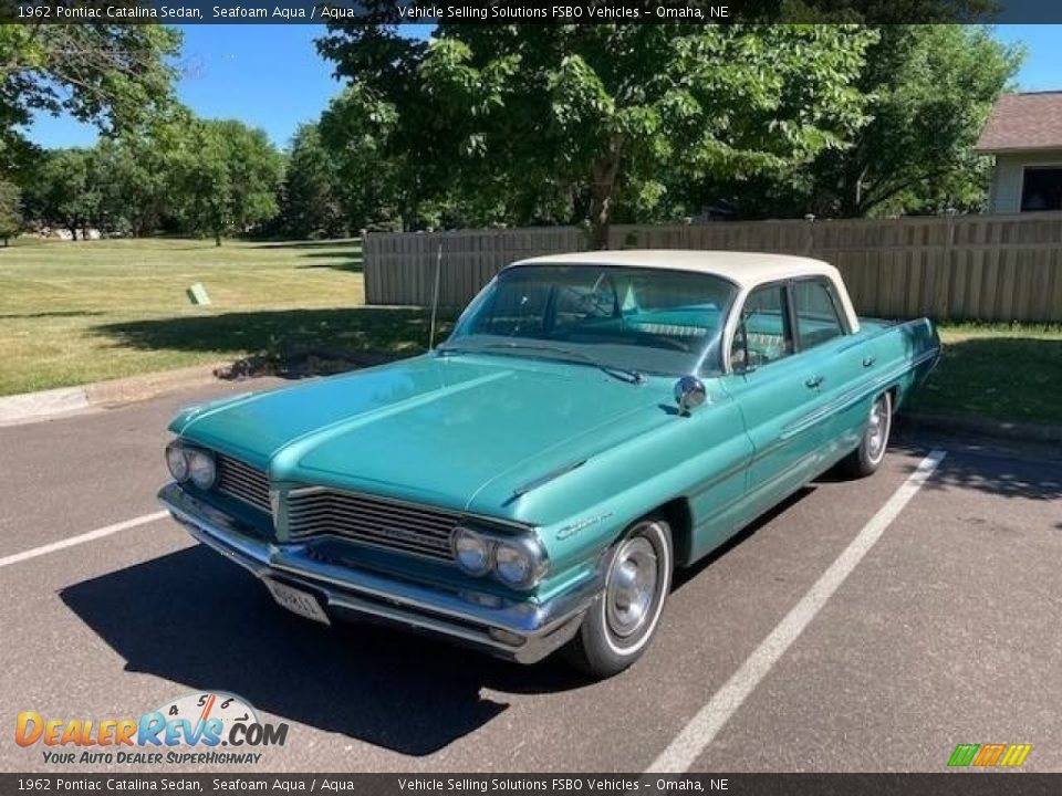 Front 3/4 View of 1962 Pontiac Catalina Sedan Photo #1