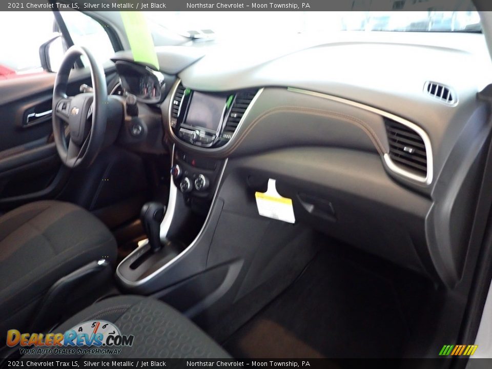 2021 Chevrolet Trax LS Silver Ice Metallic / Jet Black Photo #15