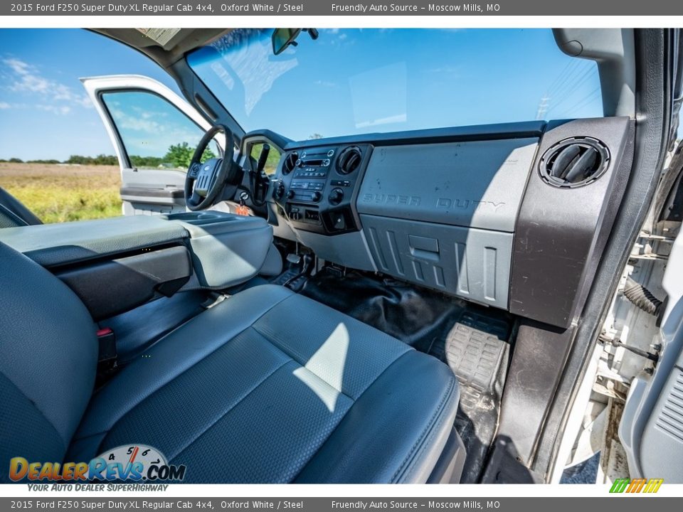 2015 Ford F250 Super Duty XL Regular Cab 4x4 Oxford White / Steel Photo #24
