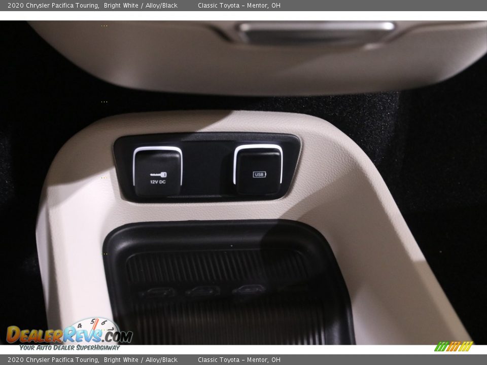 2020 Chrysler Pacifica Touring Bright White / Alloy/Black Photo #16