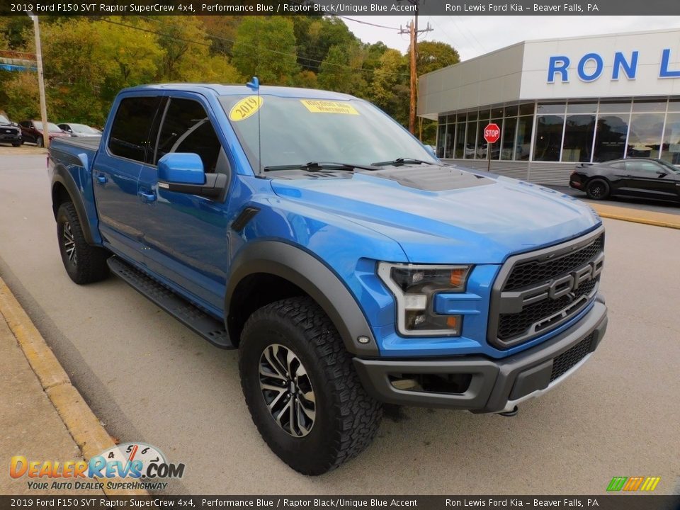 Front 3/4 View of 2019 Ford F150 SVT Raptor SuperCrew 4x4 Photo #9