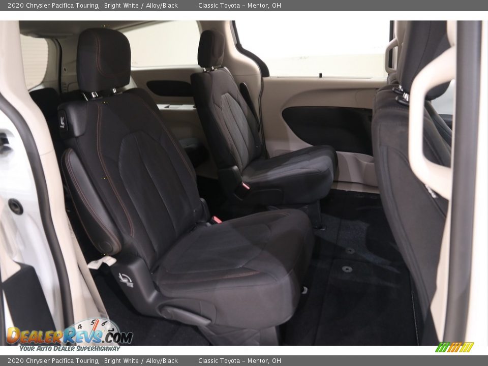 2020 Chrysler Pacifica Touring Bright White / Alloy/Black Photo #18