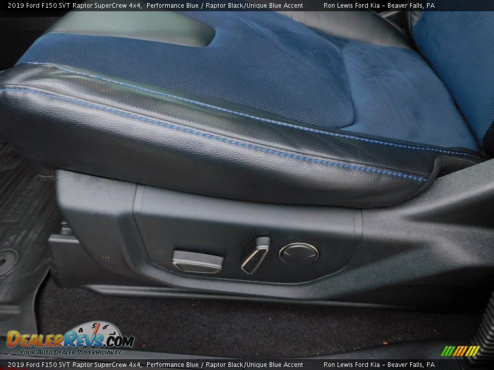 Front Seat of 2019 Ford F150 SVT Raptor SuperCrew 4x4 Photo #12