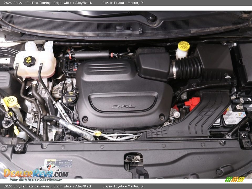 2020 Chrysler Pacifica Touring Bright White / Alloy/Black Photo #22