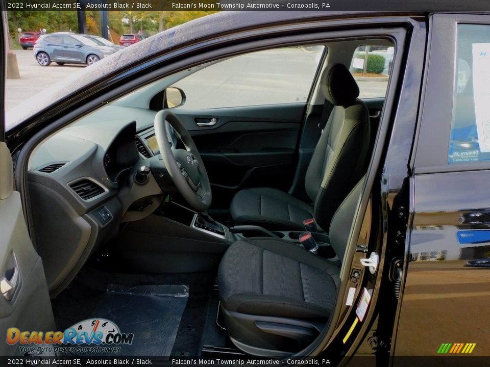 2022 Hyundai Accent SE Absolute Black / Black Photo #11