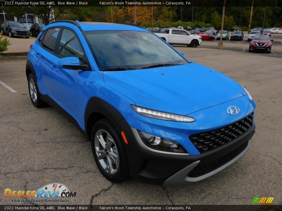 Front 3/4 View of 2022 Hyundai Kona SEL AWD Photo #9