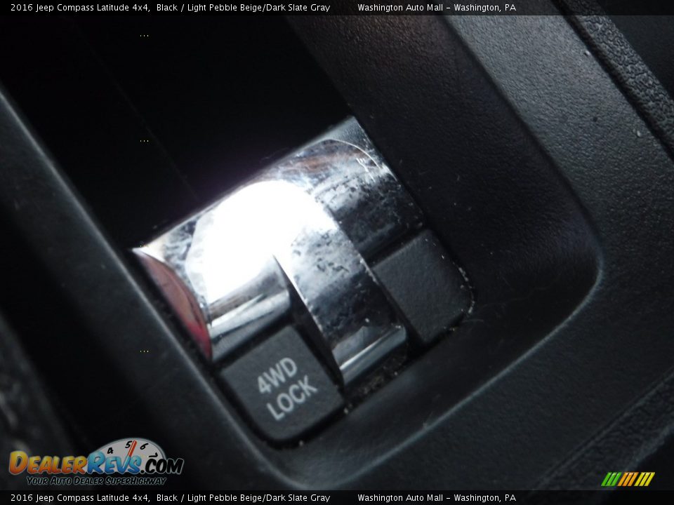 2016 Jeep Compass Latitude 4x4 Black / Light Pebble Beige/Dark Slate Gray Photo #7