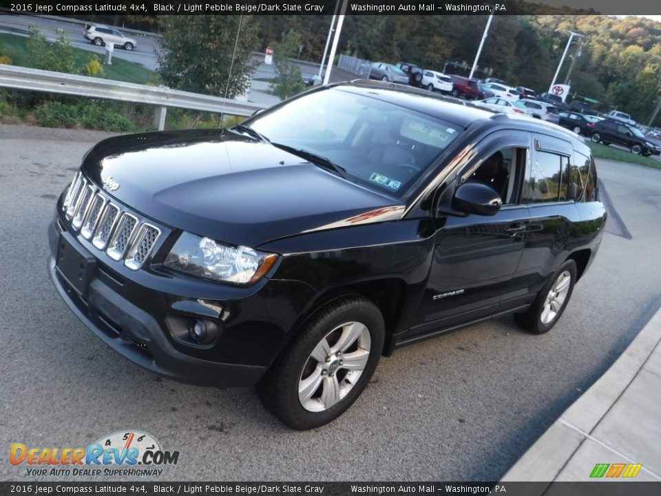 2016 Jeep Compass Latitude 4x4 Black / Light Pebble Beige/Dark Slate Gray Photo #12