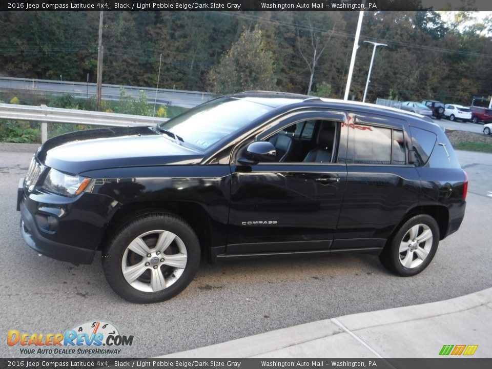 2016 Jeep Compass Latitude 4x4 Black / Light Pebble Beige/Dark Slate Gray Photo #13