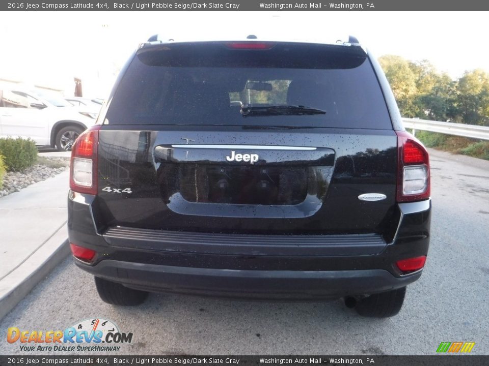 2016 Jeep Compass Latitude 4x4 Black / Light Pebble Beige/Dark Slate Gray Photo #15