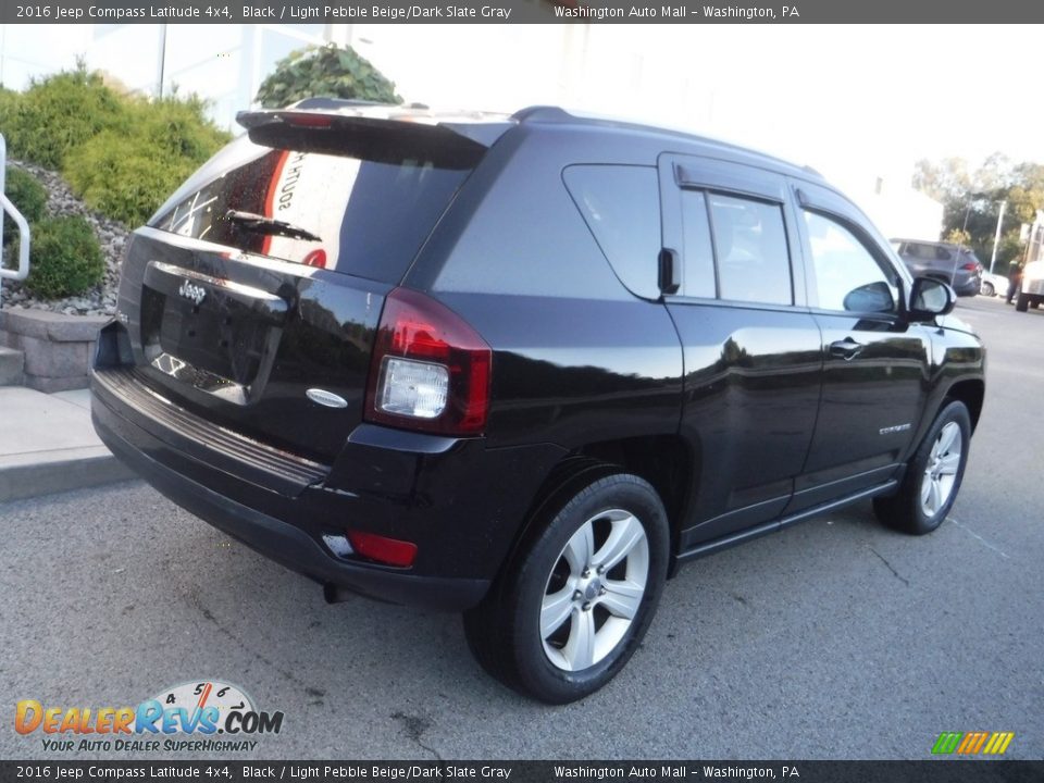 2016 Jeep Compass Latitude 4x4 Black / Light Pebble Beige/Dark Slate Gray Photo #16