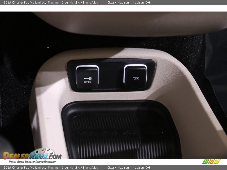 2019 Chrysler Pacifica Limited Maximum Steel Metallic / Black/Alloy Photo #16