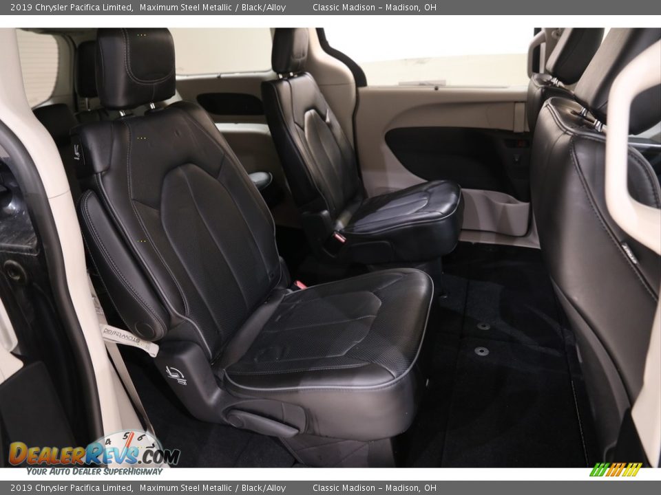 2019 Chrysler Pacifica Limited Maximum Steel Metallic / Black/Alloy Photo #18