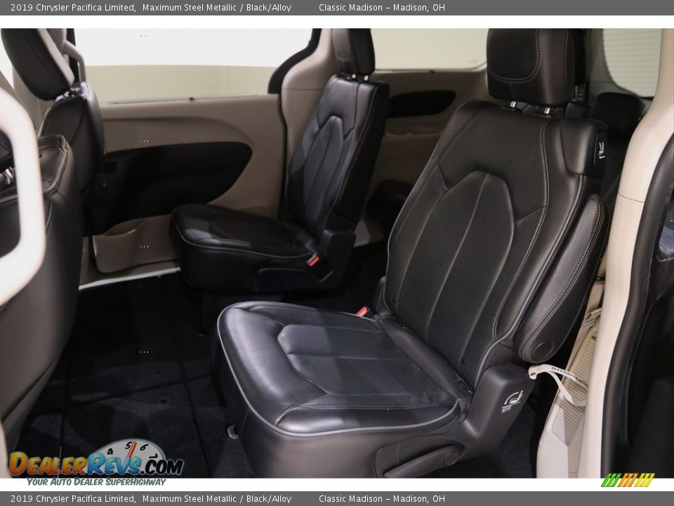 2019 Chrysler Pacifica Limited Maximum Steel Metallic / Black/Alloy Photo #19