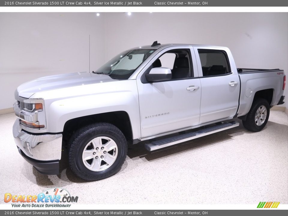 Front 3/4 View of 2016 Chevrolet Silverado 1500 LT Crew Cab 4x4 Photo #3