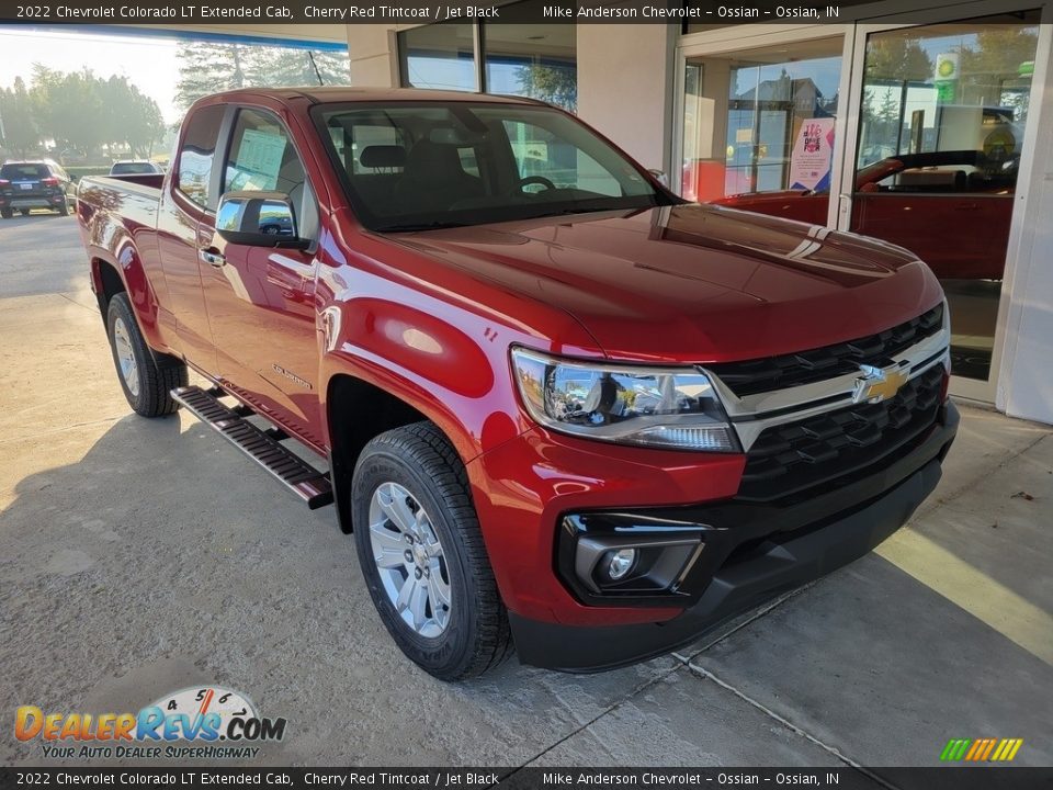 Front 3/4 View of 2022 Chevrolet Colorado LT Extended Cab Photo #2