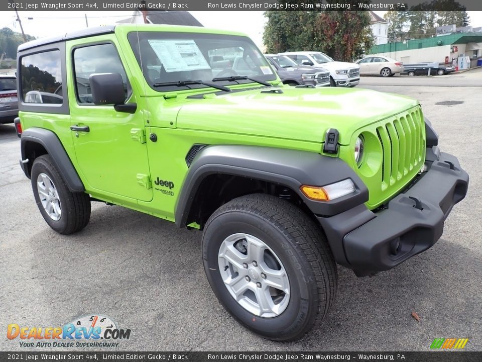 Front 3/4 View of 2021 Jeep Wrangler Sport 4x4 Photo #8