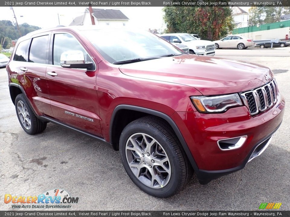 Front 3/4 View of 2021 Jeep Grand Cherokee Limited 4x4 Photo #8