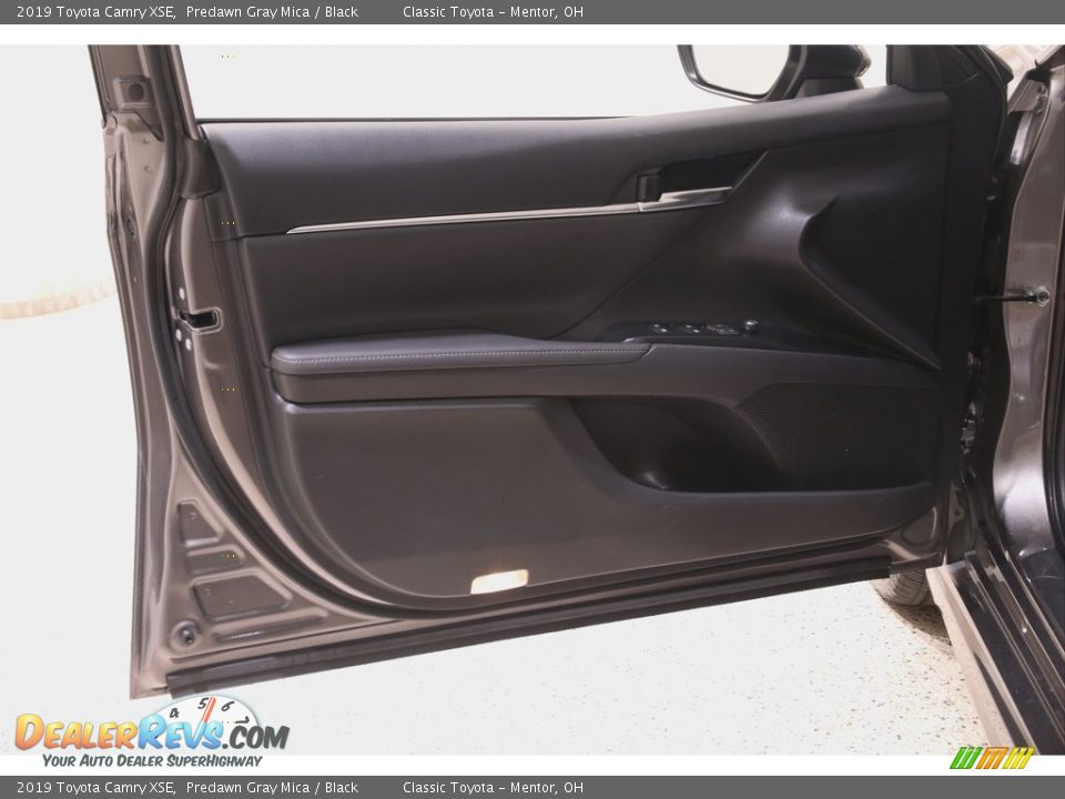 2019 Toyota Camry XSE Predawn Gray Mica / Black Photo #4