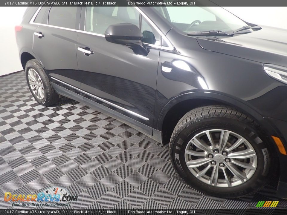 2017 Cadillac XT5 Luxury AWD Stellar Black Metallic / Jet Black Photo #5