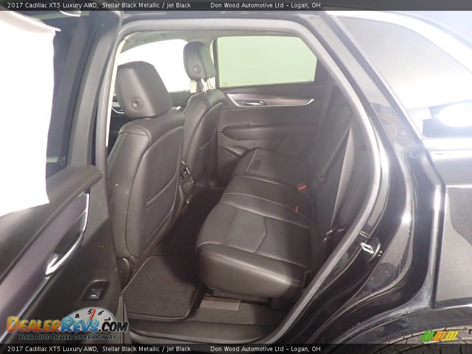 2017 Cadillac XT5 Luxury AWD Stellar Black Metallic / Jet Black Photo #33