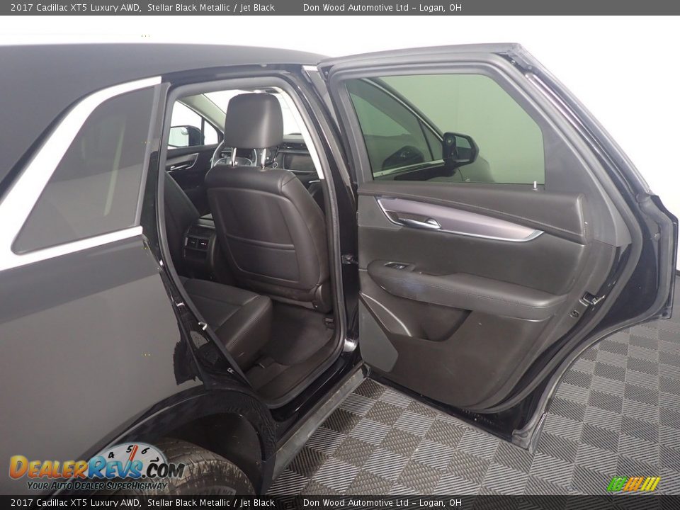 2017 Cadillac XT5 Luxury AWD Stellar Black Metallic / Jet Black Photo #34