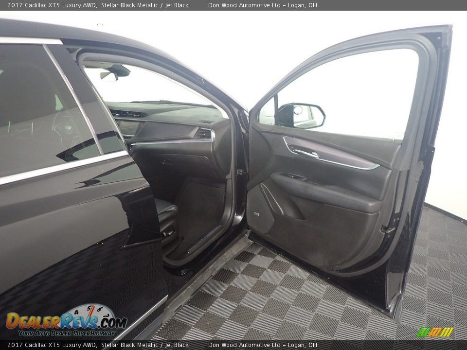 2017 Cadillac XT5 Luxury AWD Stellar Black Metallic / Jet Black Photo #36