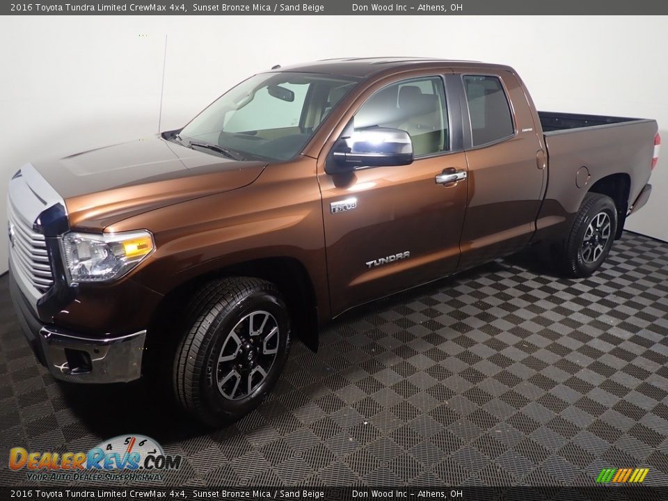 2016 Toyota Tundra Limited CrewMax 4x4 Sunset Bronze Mica / Sand Beige Photo #11