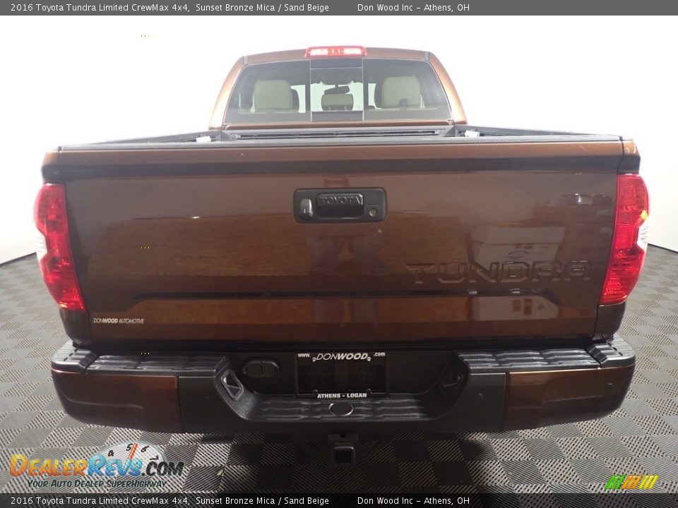 2016 Toyota Tundra Limited CrewMax 4x4 Sunset Bronze Mica / Sand Beige Photo #15