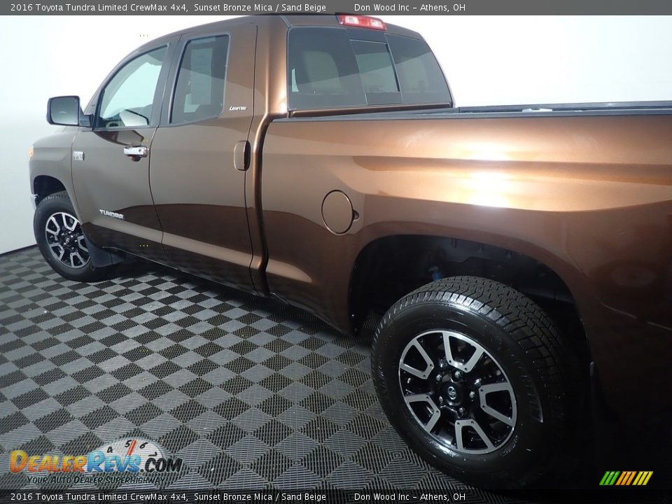 2016 Toyota Tundra Limited CrewMax 4x4 Sunset Bronze Mica / Sand Beige Photo #19
