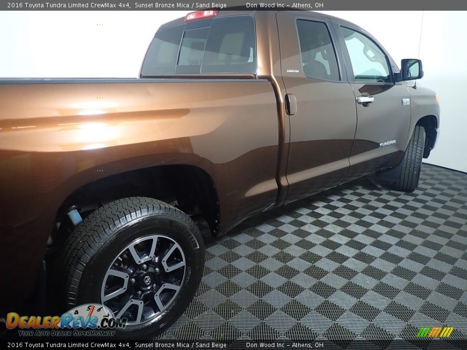 2016 Toyota Tundra Limited CrewMax 4x4 Sunset Bronze Mica / Sand Beige Photo #20