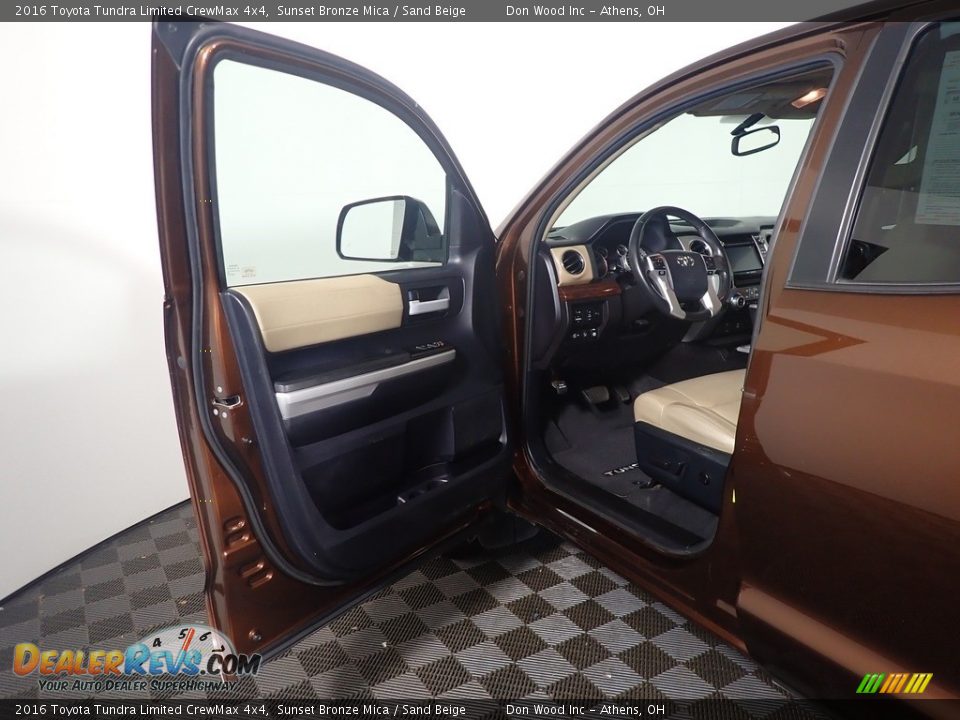 2016 Toyota Tundra Limited CrewMax 4x4 Sunset Bronze Mica / Sand Beige Photo #21