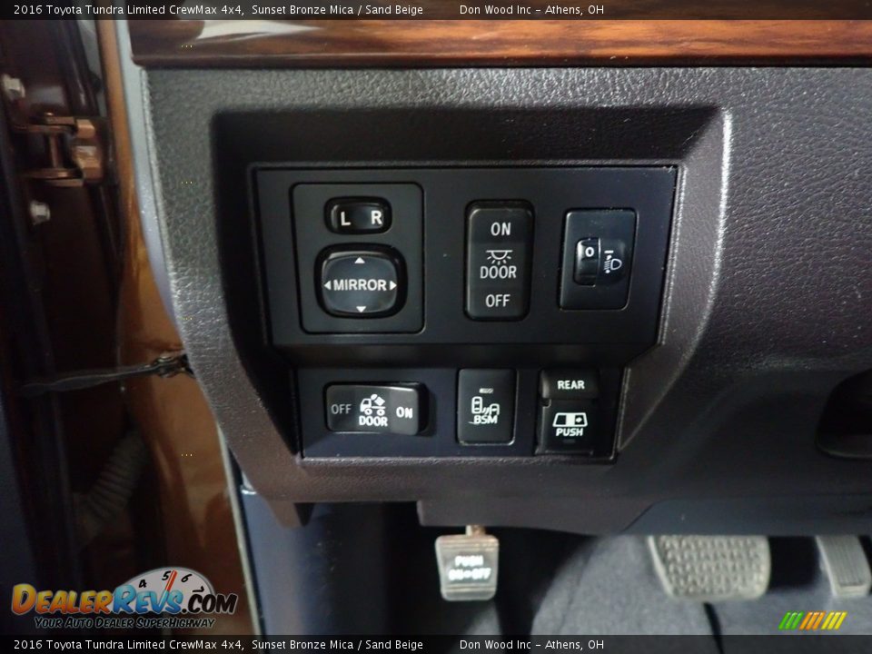 2016 Toyota Tundra Limited CrewMax 4x4 Sunset Bronze Mica / Sand Beige Photo #32