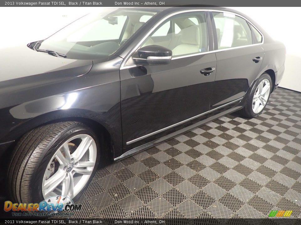 2013 Volkswagen Passat TDI SEL Black / Titan Black Photo #12