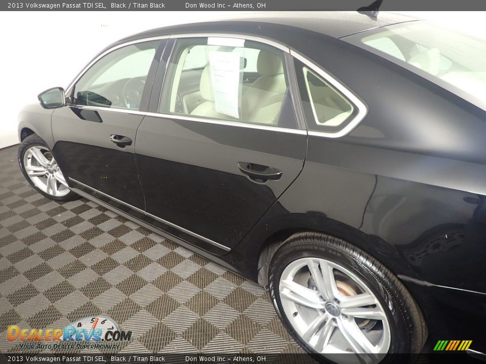 2013 Volkswagen Passat TDI SEL Black / Titan Black Photo #20
