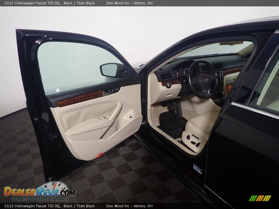 2013 Volkswagen Passat TDI SEL Black / Titan Black Photo #22