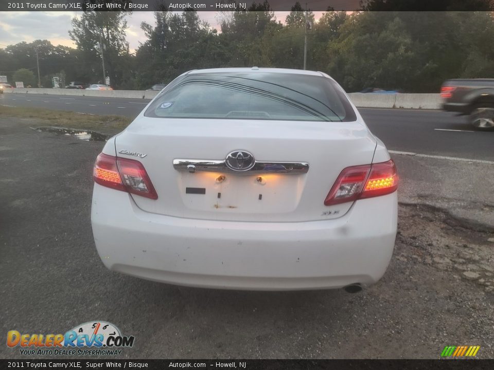 2011 Toyota Camry XLE Super White / Bisque Photo #5