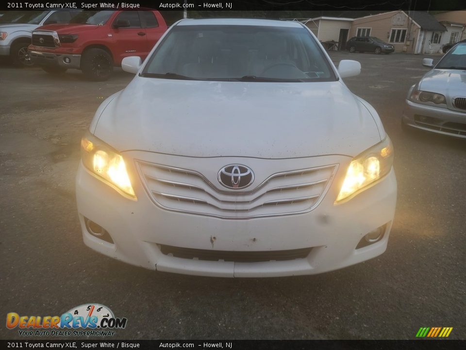 2011 Toyota Camry XLE Super White / Bisque Photo #8