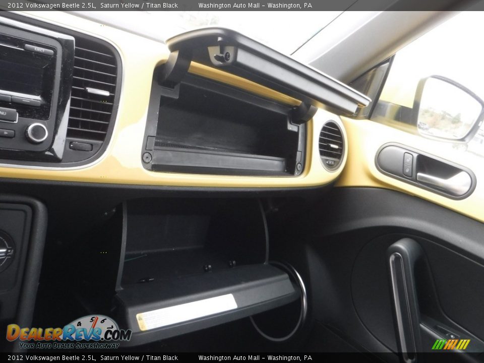 2012 Volkswagen Beetle 2.5L Saturn Yellow / Titan Black Photo #18