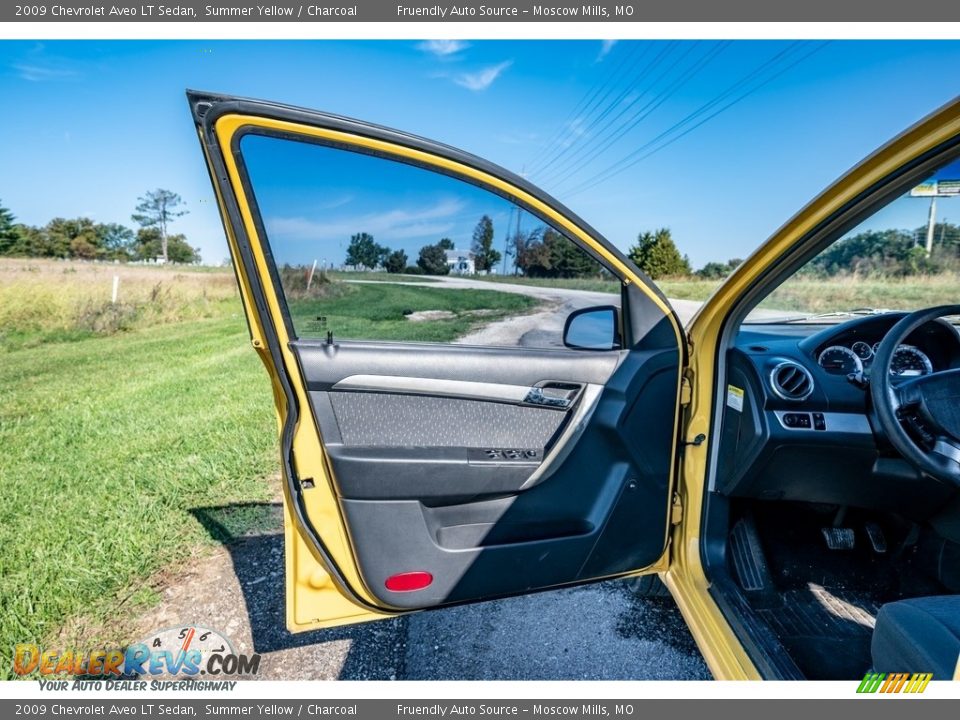 2009 Chevrolet Aveo LT Sedan Summer Yellow / Charcoal Photo #20